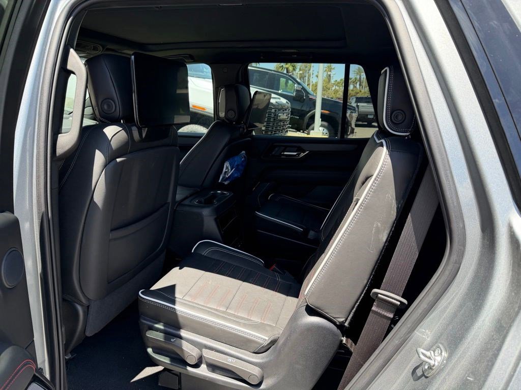 Certified 2025 GMC Yukon AT4 Ultimate AWD/4WD image 6