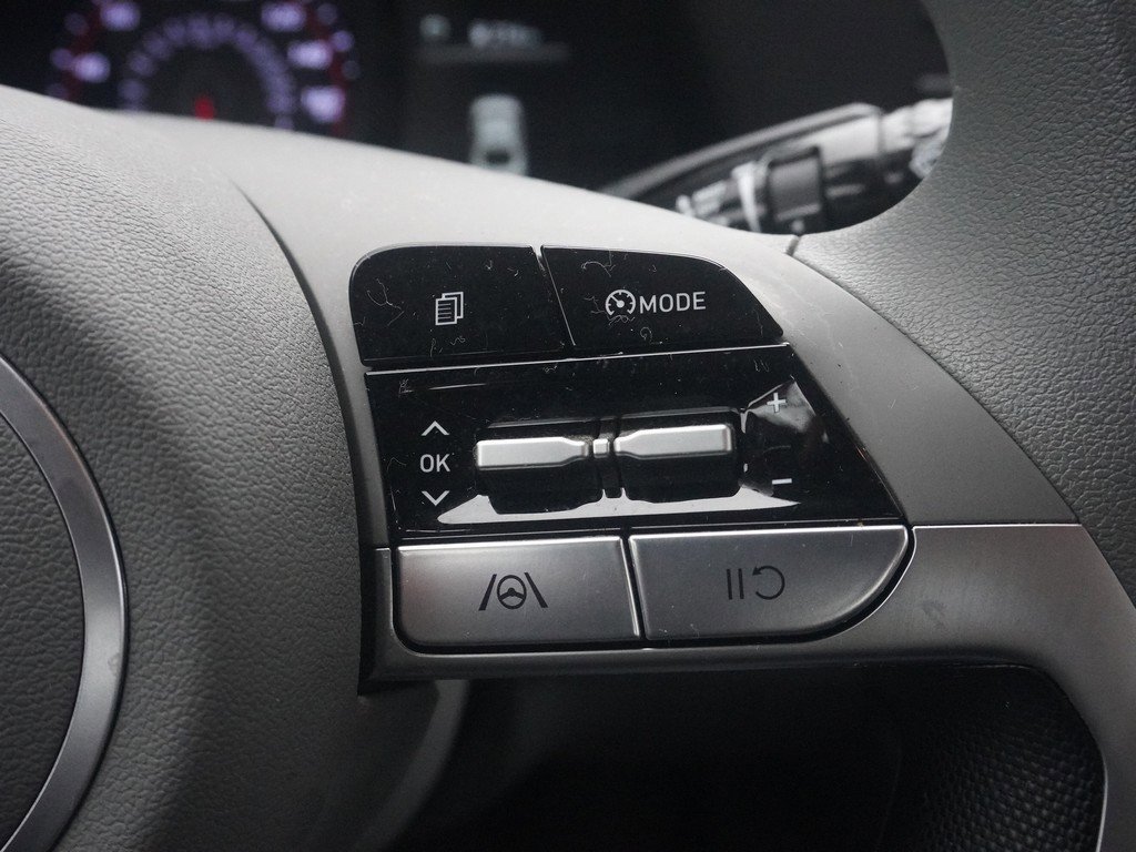 Used 2023 Hyundai Elantra SEL image 34