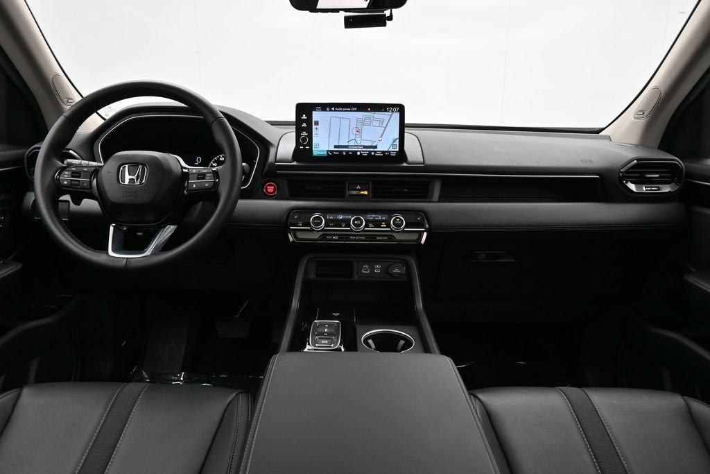 Certified 2025 Honda Pilot Touring image 46