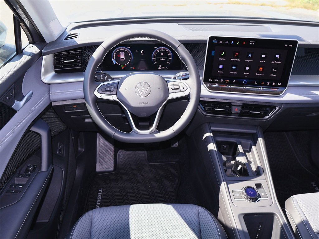 New 2025 Volkswagen Tiguan SE image 17