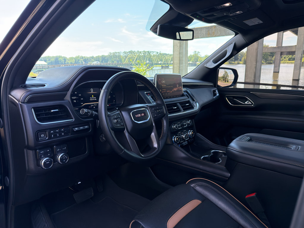 Used 2024 GMC Yukon AT4 w/ Technology Package AWD/4WD image 10