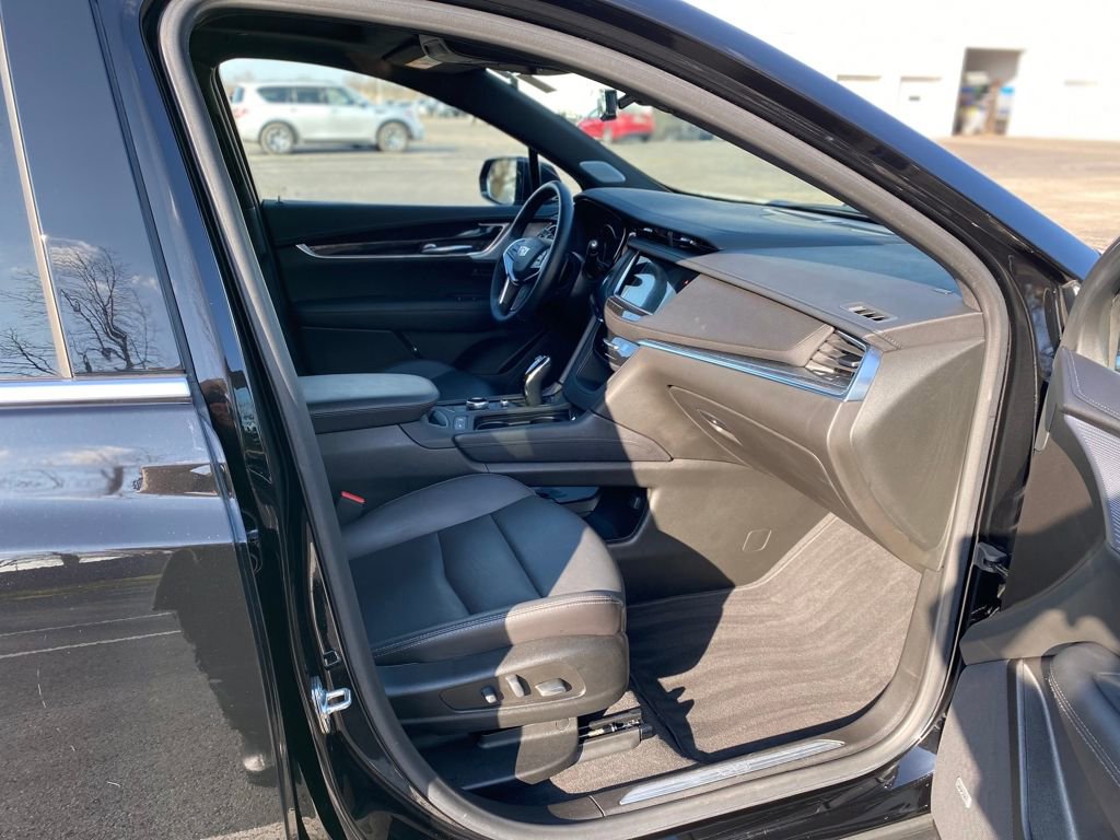 Used 2025 Cadillac XT5 Premium Luxury image 12