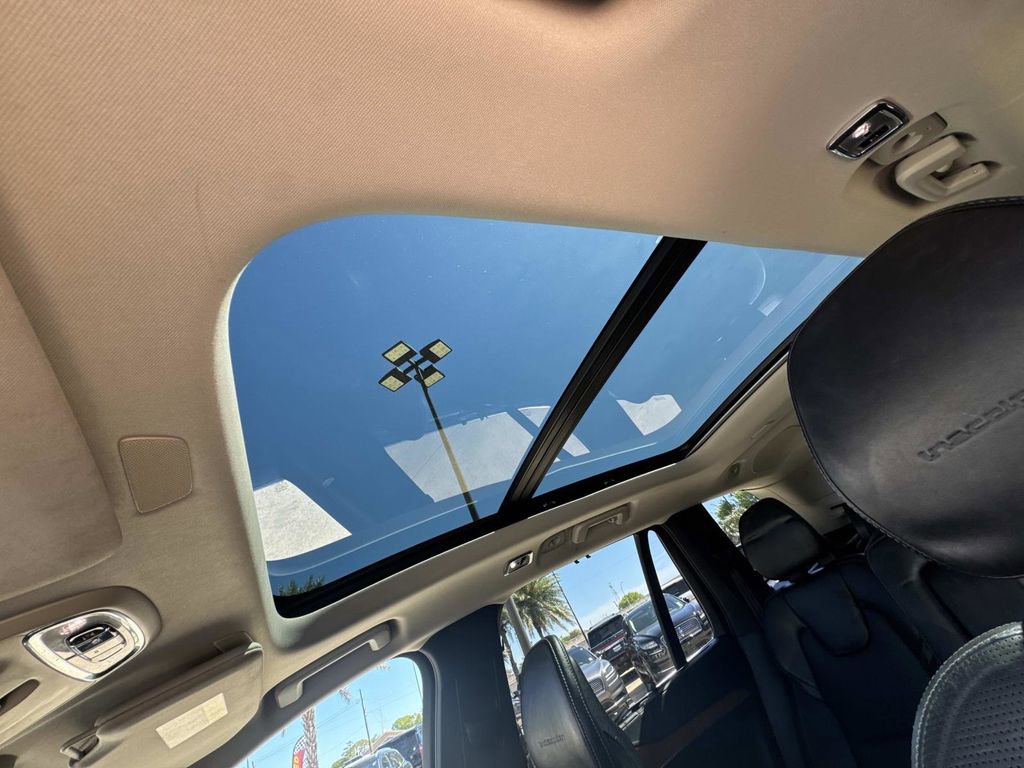 Used 2016 Volvo XC90 T6 Inscription w/ Vision Package image 28