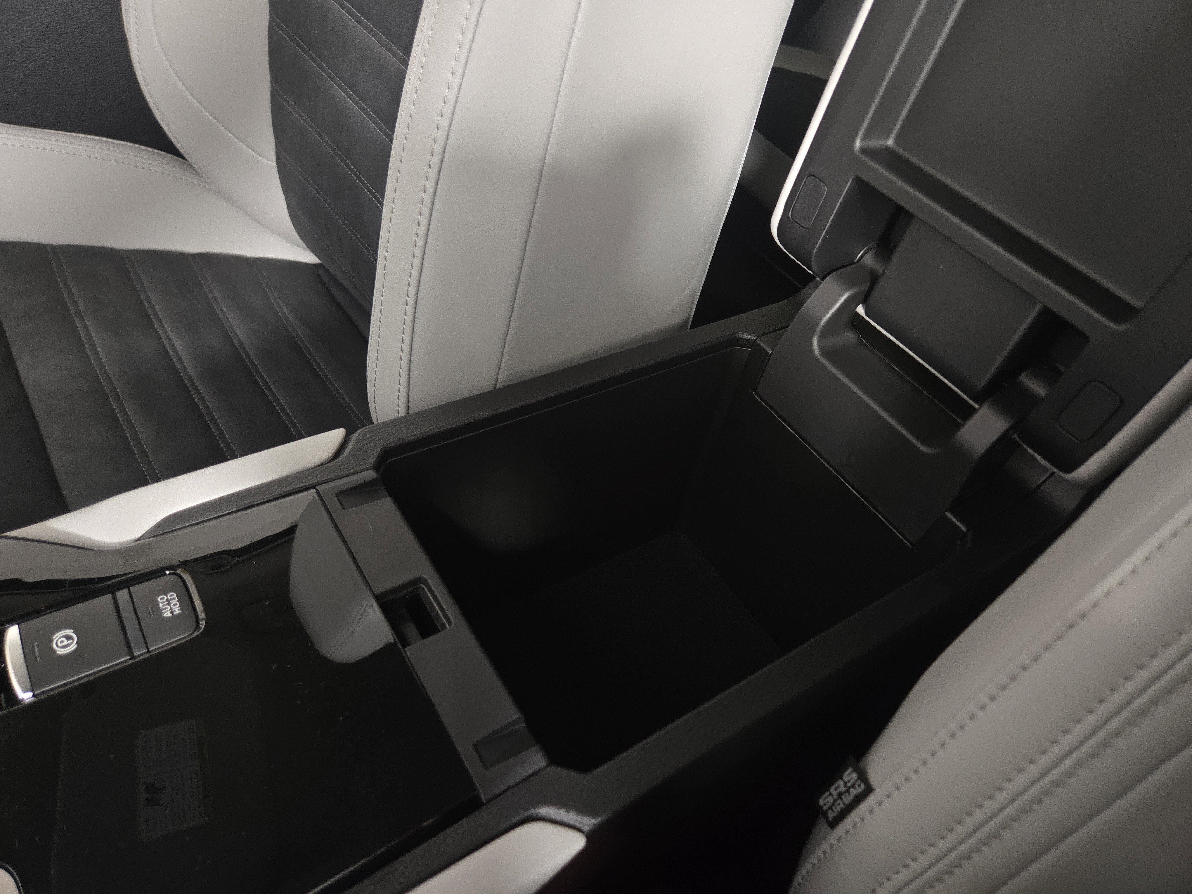 New 2025 Mitsubishi Outlander SE image 29