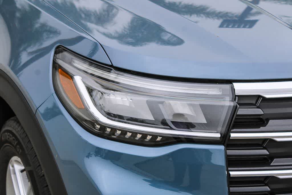 Used 2026 Ford Explorer Active AWD/4WD image 4