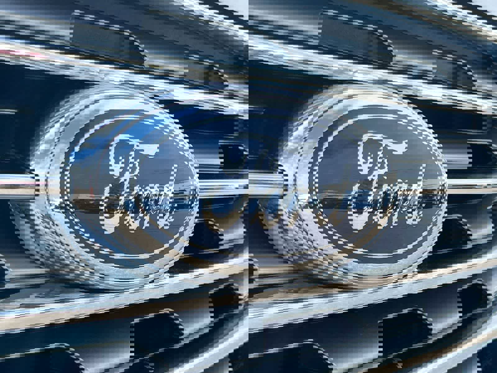 Used 2022 Ford Edge Titanium w/ Class II Trailer Tow Package image 13