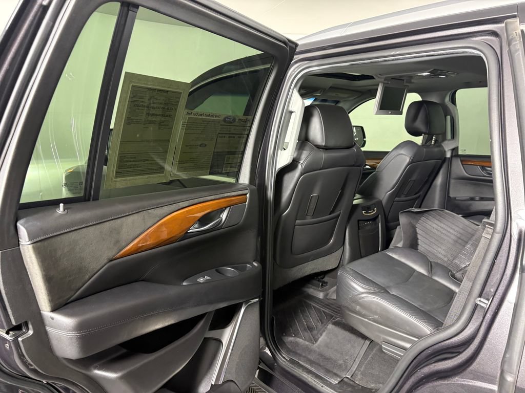 Used 2018 Cadillac Escalade Premium Luxury AWD/4WD image 28