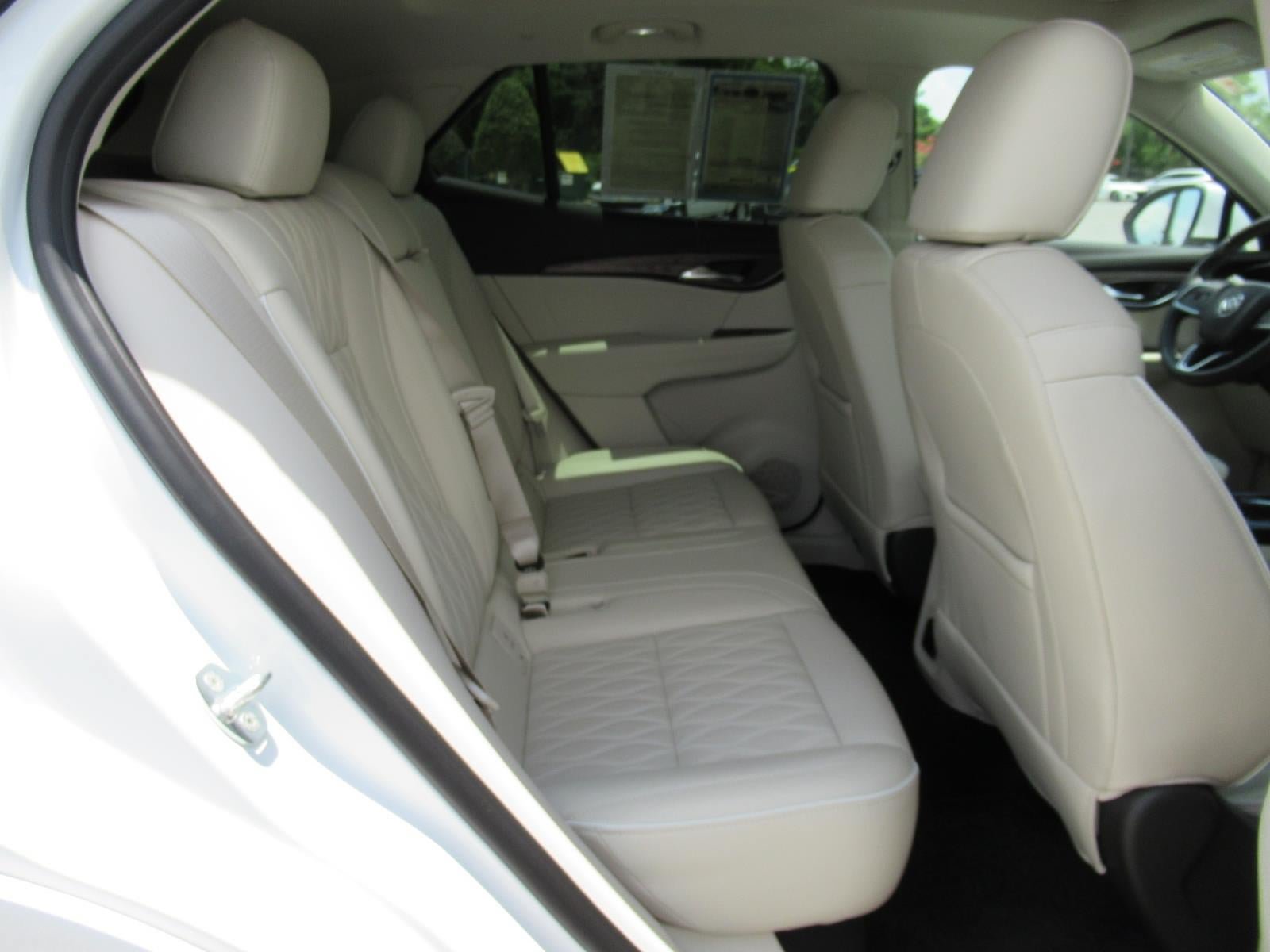 Used 2022 Buick Envision Avenir w/ Technology Package II FWD image 34
