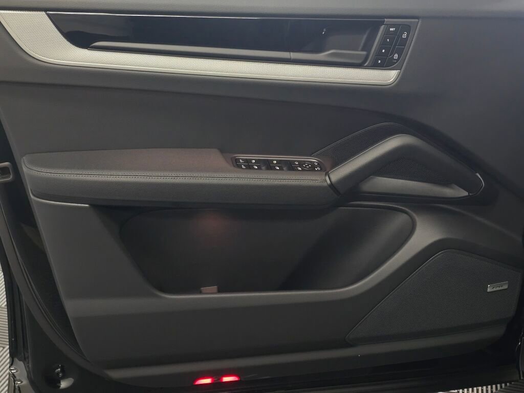 New 2026 Porsche Cayenne AWD/4WD image 36