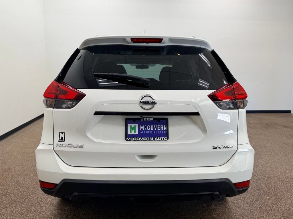 Used 2017 Nissan Rogue SV AWD/4WD image 4