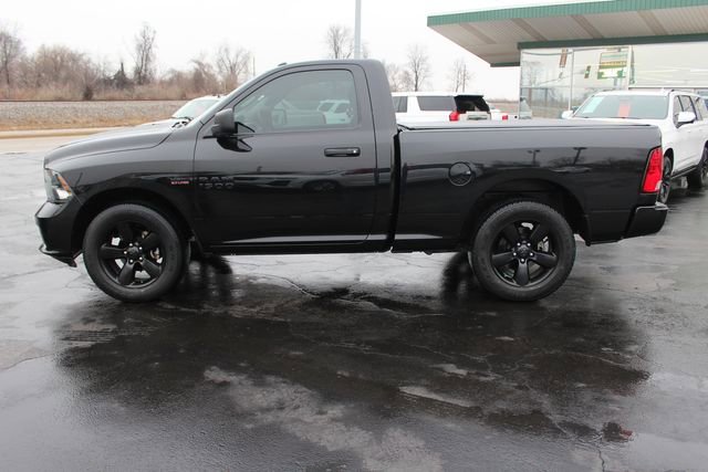 Used 2018 RAM 1500 Express w/ Black Ram 1500 Express Group RWD image 5