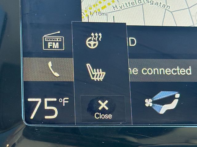 Used 2021 Volvo XC40 T4 Momentum image 31