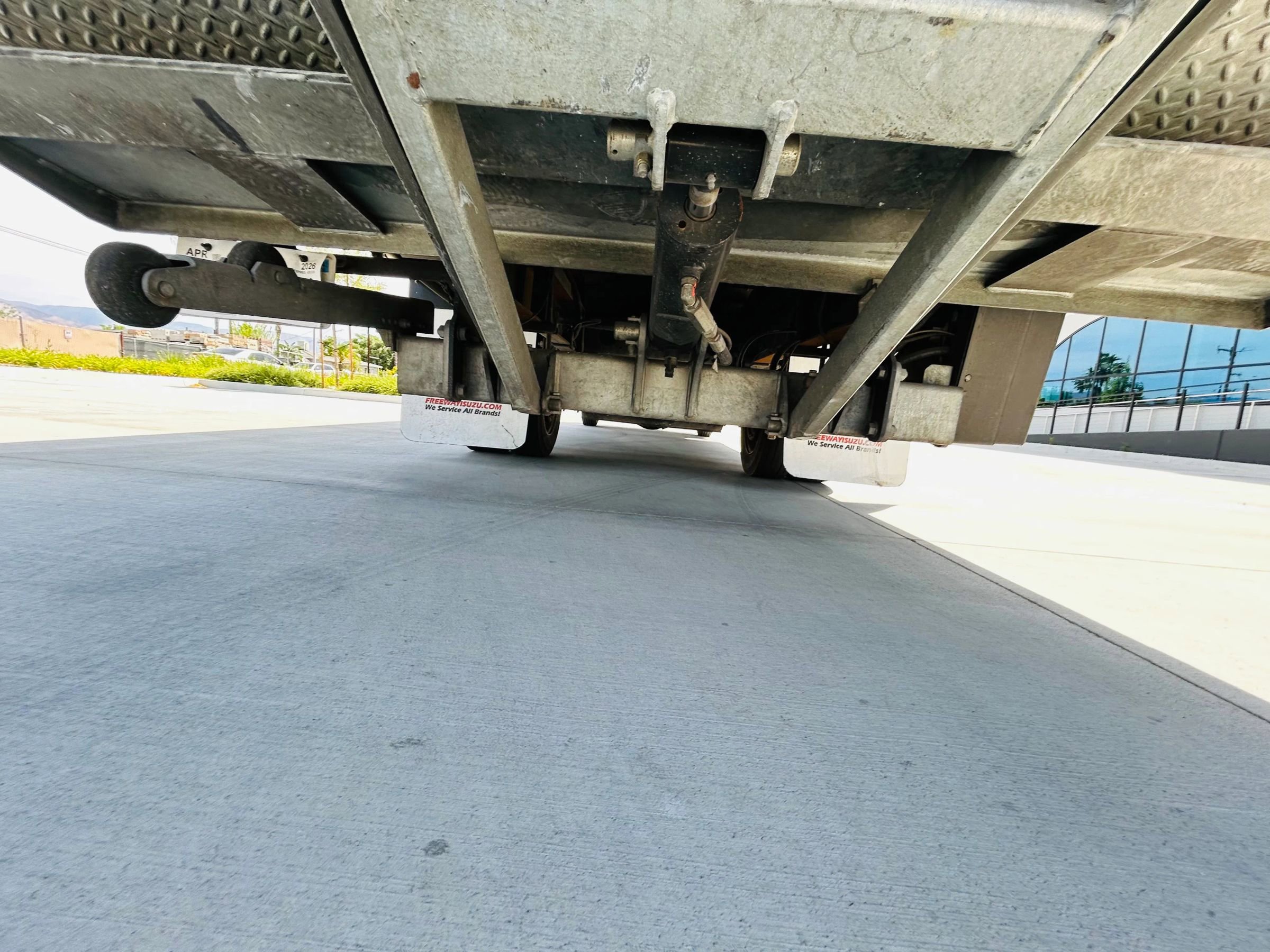 Used 2020 Isuzu NPR RWD image 17