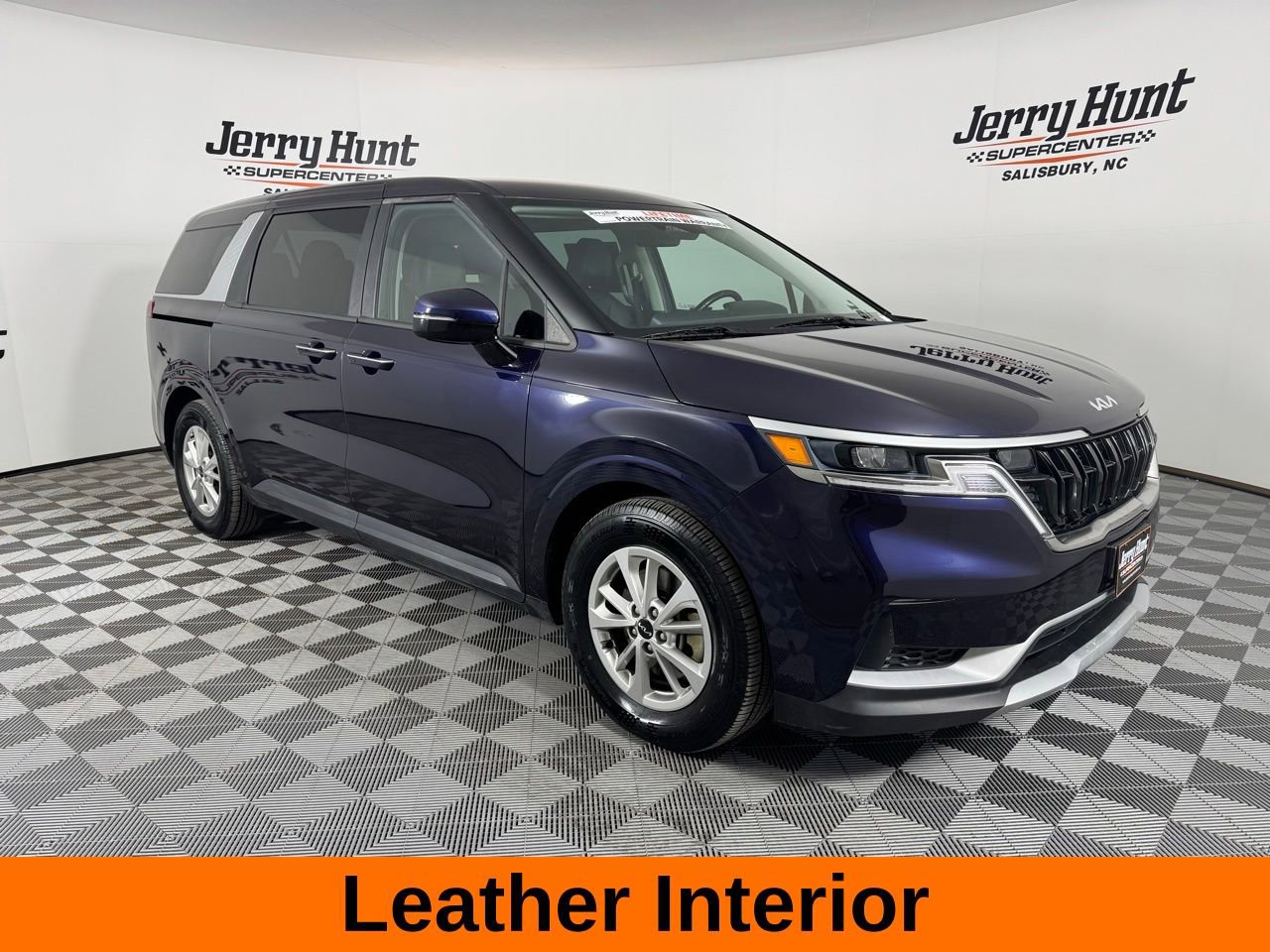 Used 2023 Kia Carnival LX image 6