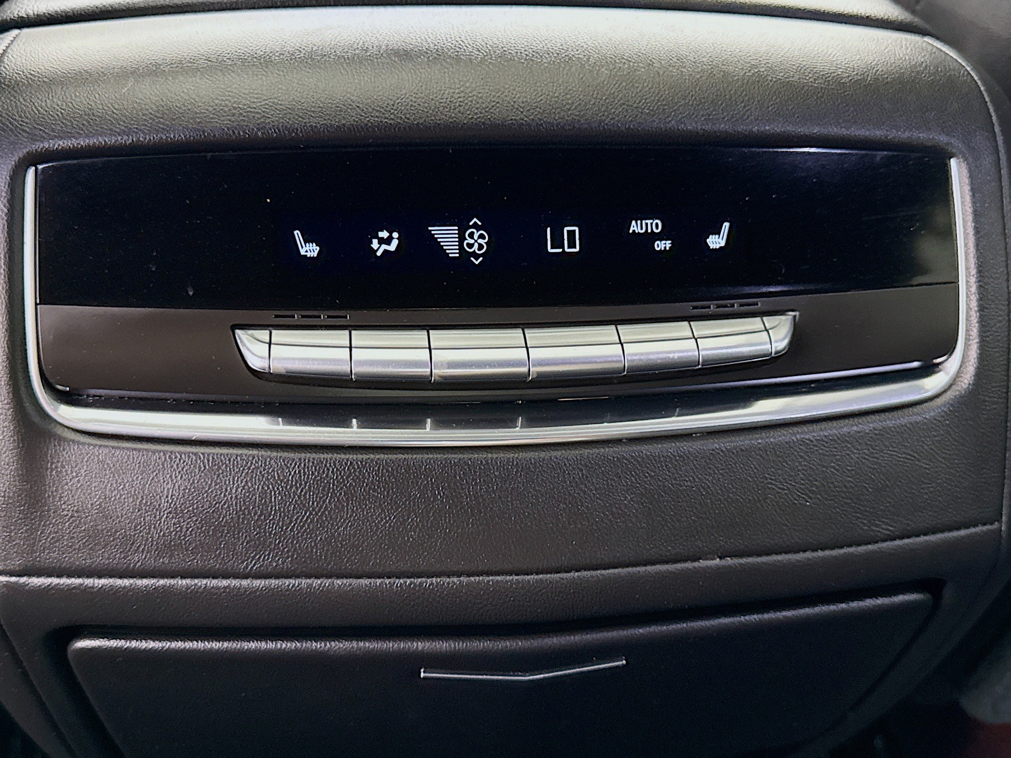 Used 2021 Cadillac Escalade Premium Luxury RWD image 29
