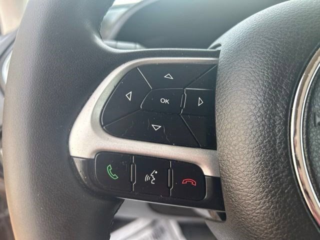 Used 2020 Jeep Renegade Latitude FWD image 15