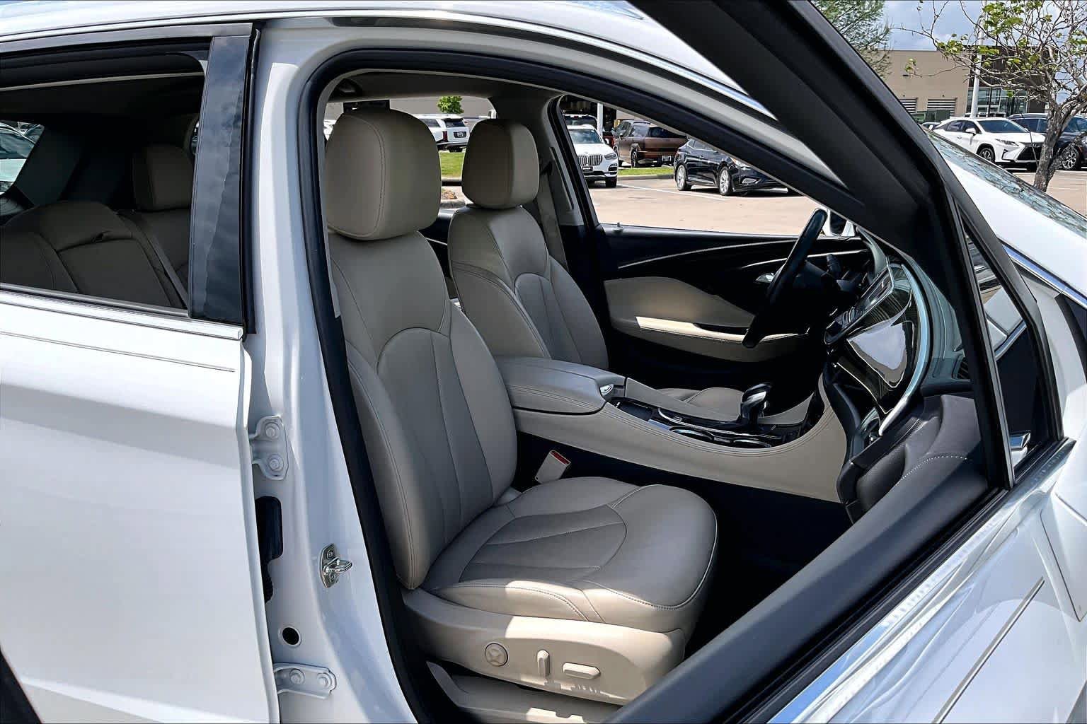 Used 2019 Buick Envision Premium w/ LPO, Cargo Package AWD/4WD image 8