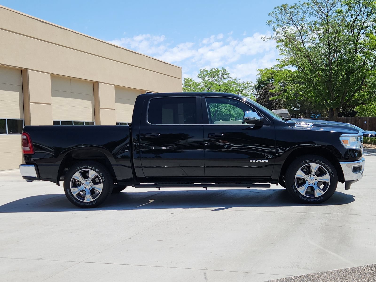 Used 2023 RAM 1500 Laramie AWD/4WD image 6