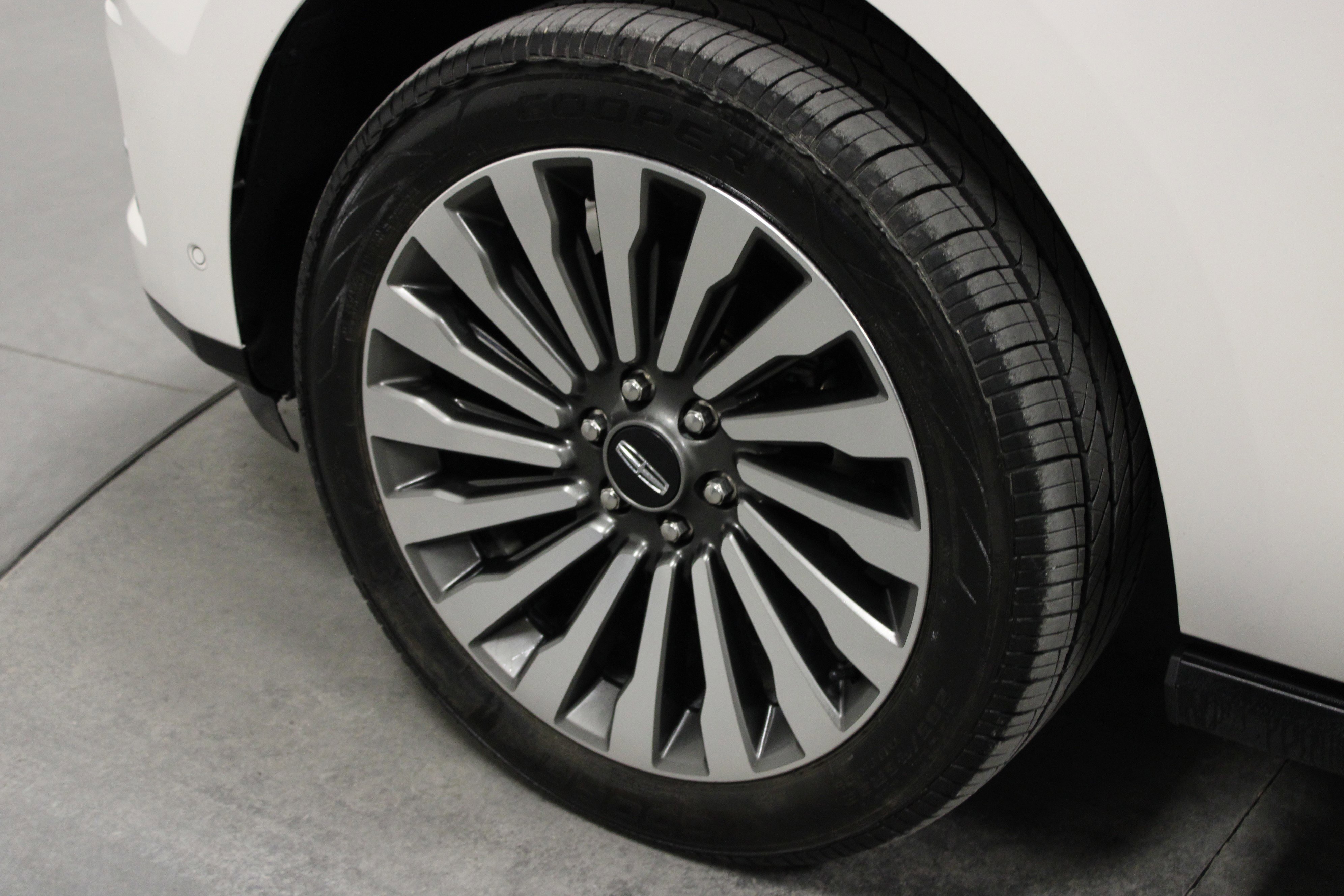 Used 2019 Lincoln Navigator Reserve image 10