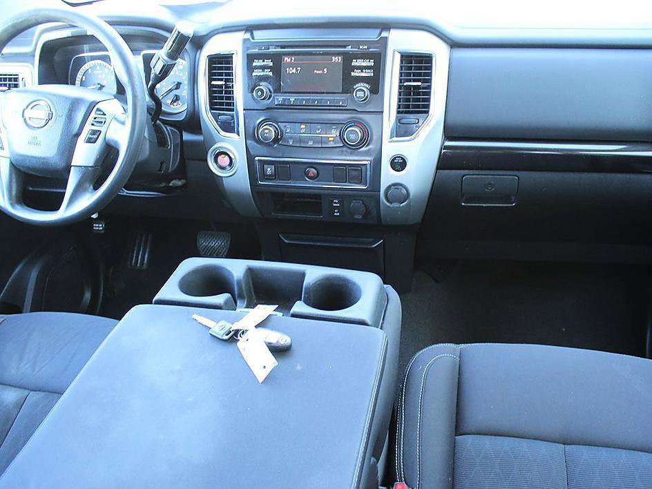 Used 2017 Nissan Titan SV image 13