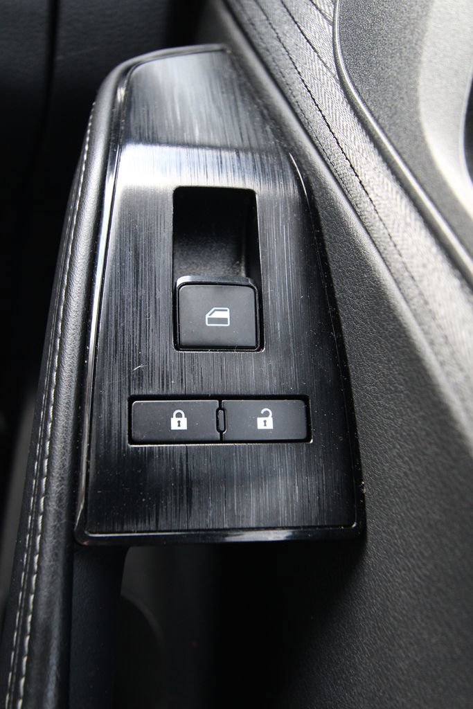 Used 2022 Nissan Rogue S image 21