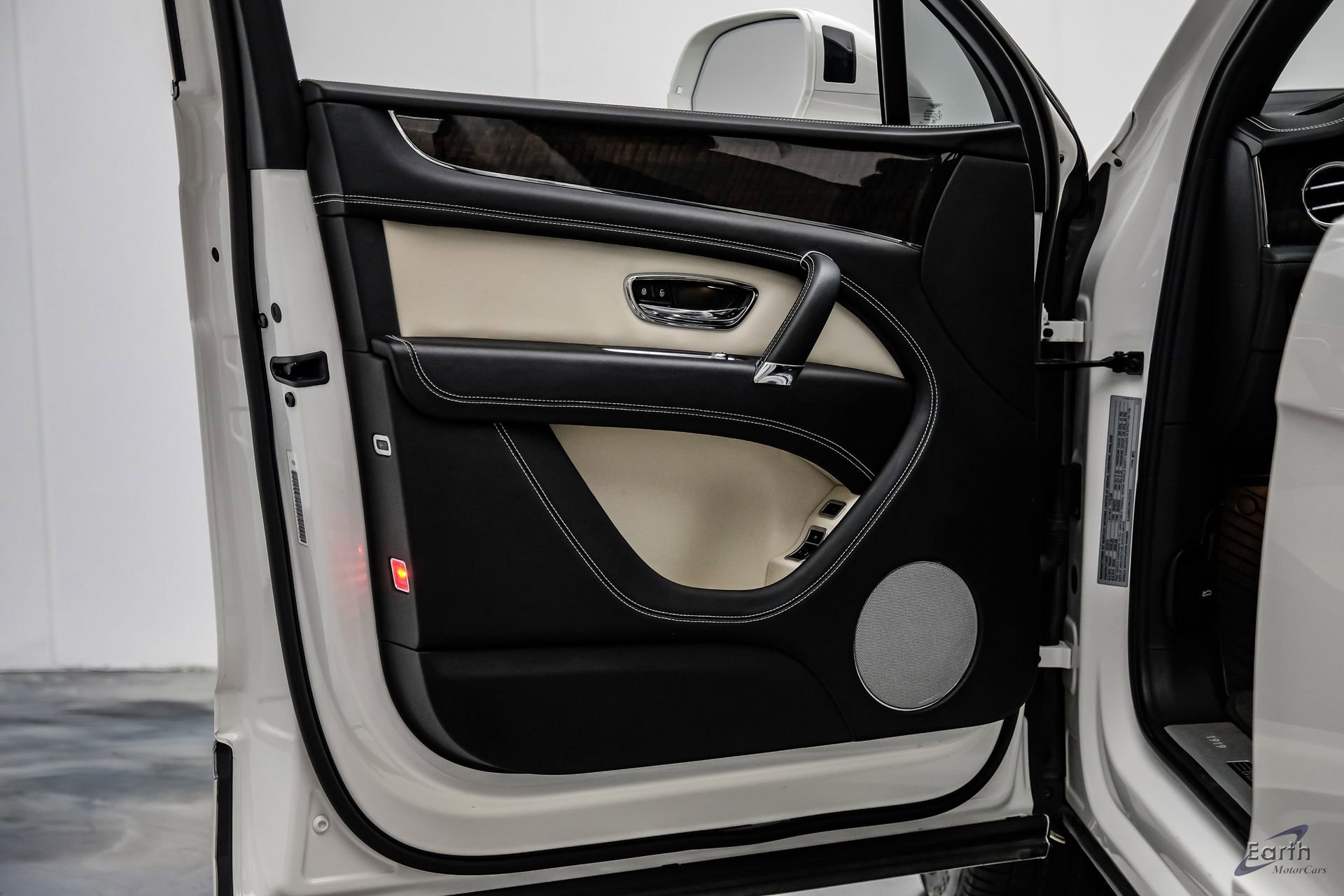 Used 2019 Bentley Bentayga image 84