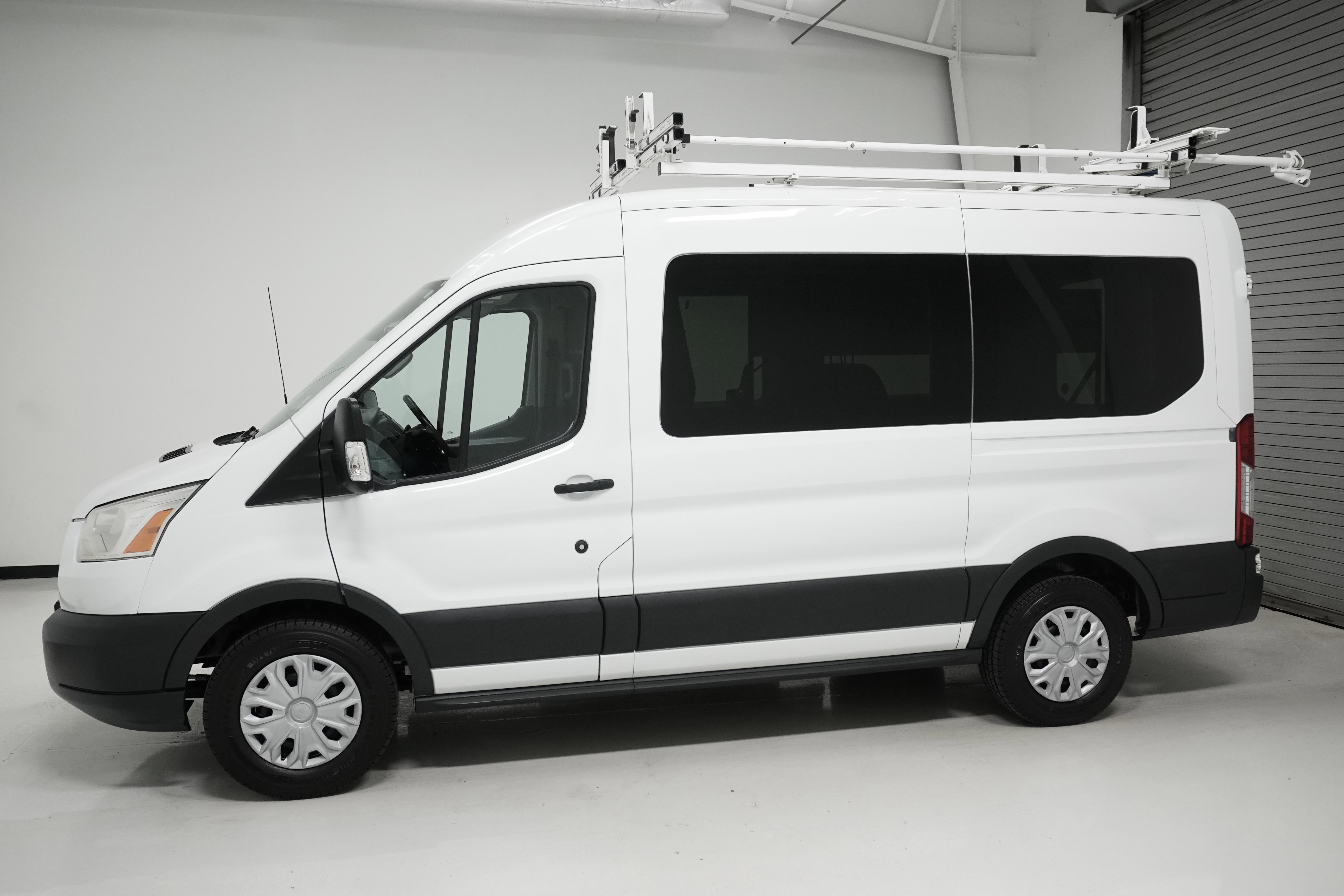 Used 2016 Ford Transit 150 XLT image 5
