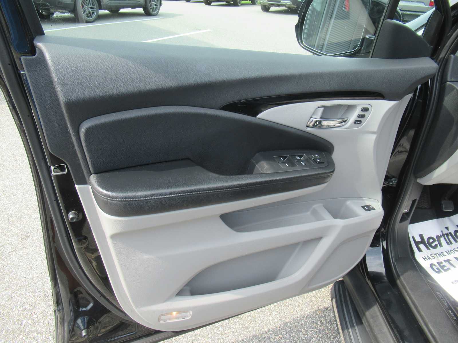 Used 2016 Honda Pilot Touring image 26