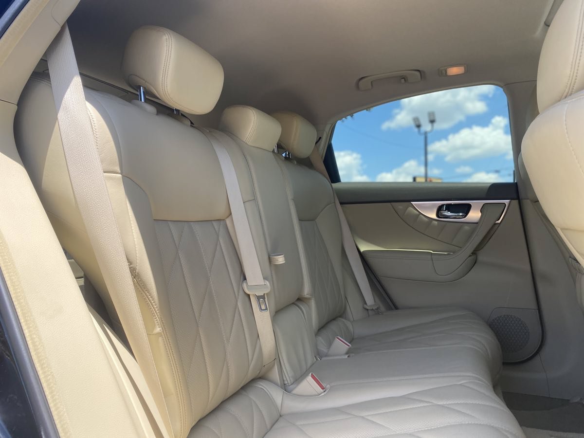 Used 2011 INFINITI FX35 2WD w/ Premium Pkg image 12