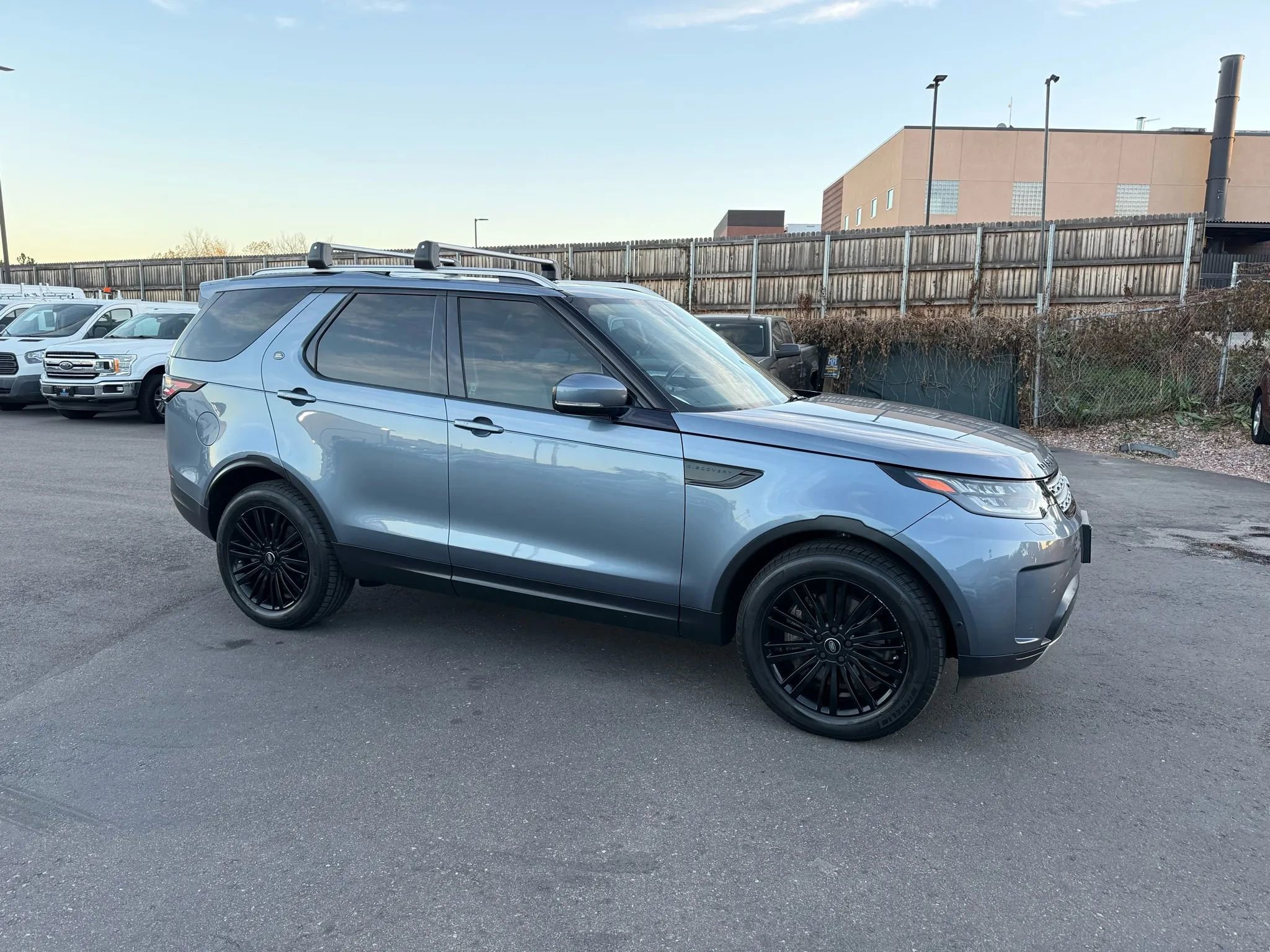 Used 2019 Land Rover Discovery HSE image 10