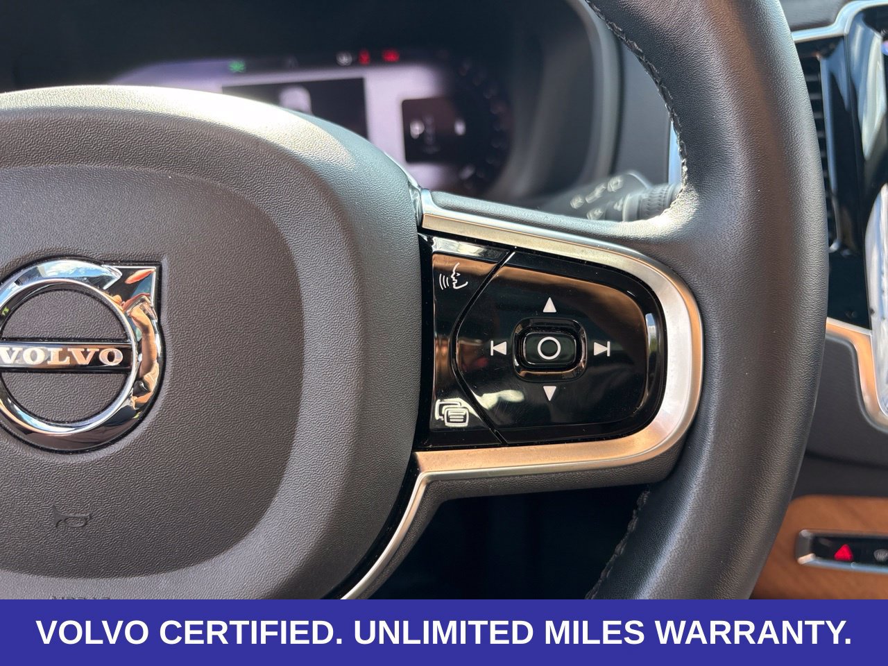 Certified 2024 Volvo XC90 B5 Plus w/ Protection Package Premier AWD/4WD image 28