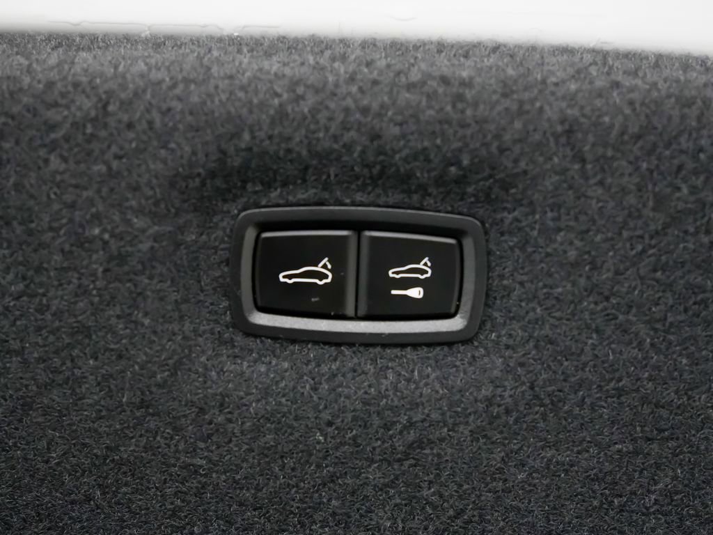 Certified 2025 Porsche Taycan image 14