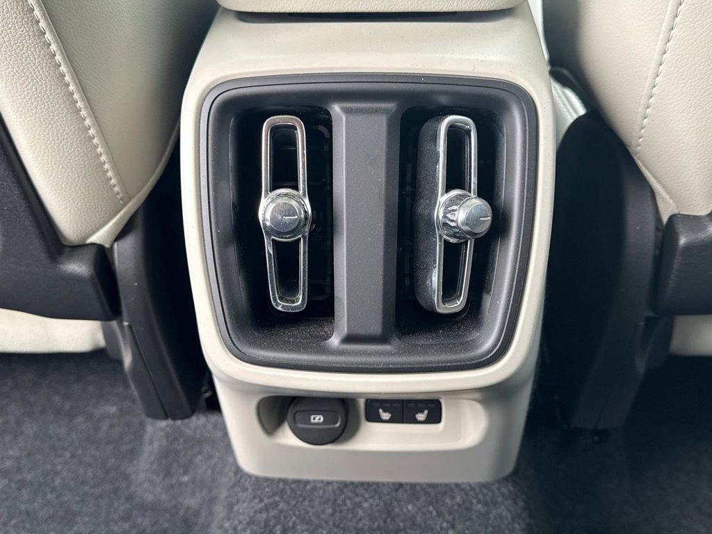 New 2026 Volvo XC40 B5 Ultra w/ Climate Package AWD/4WD image 15