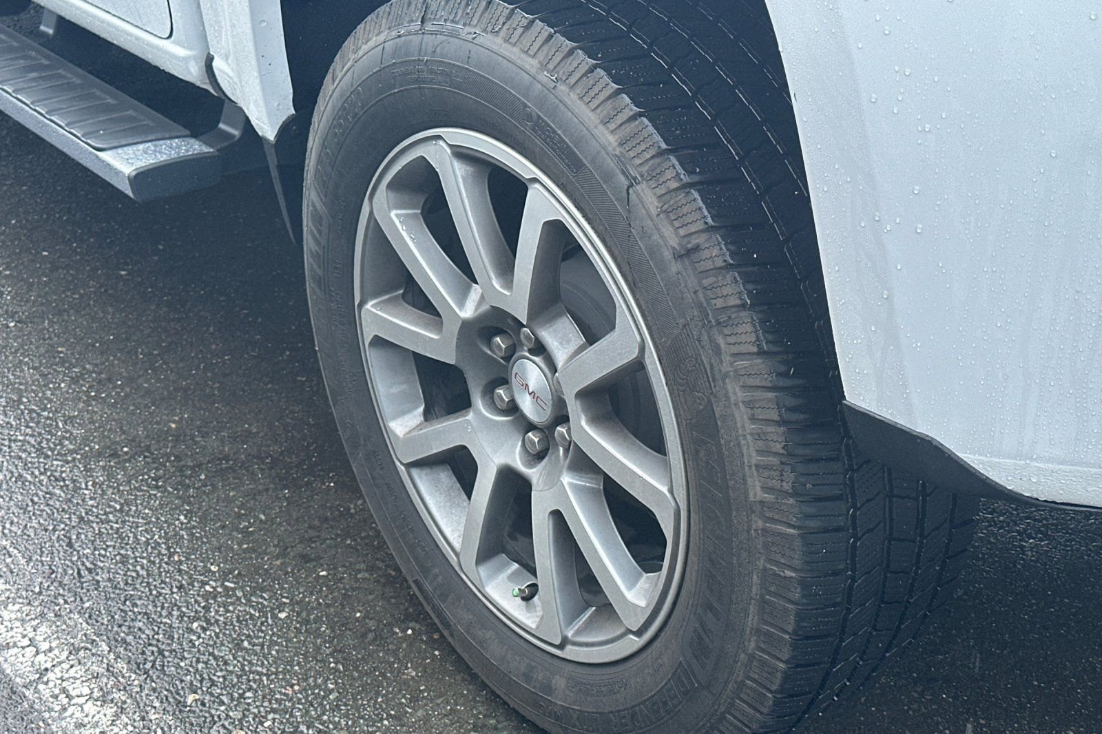 Used 2021 GMC Canyon Denali image 7