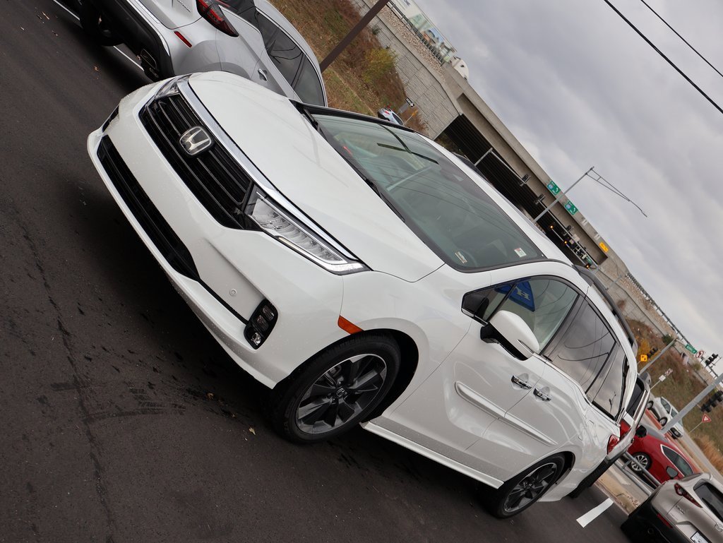 Certified 2023 Honda Odyssey Elite image 3