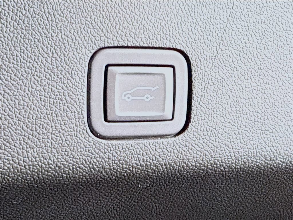 Used 2024 Chevrolet Suburban High Country w/ Advanced Technology Package AWD/4WD image 29