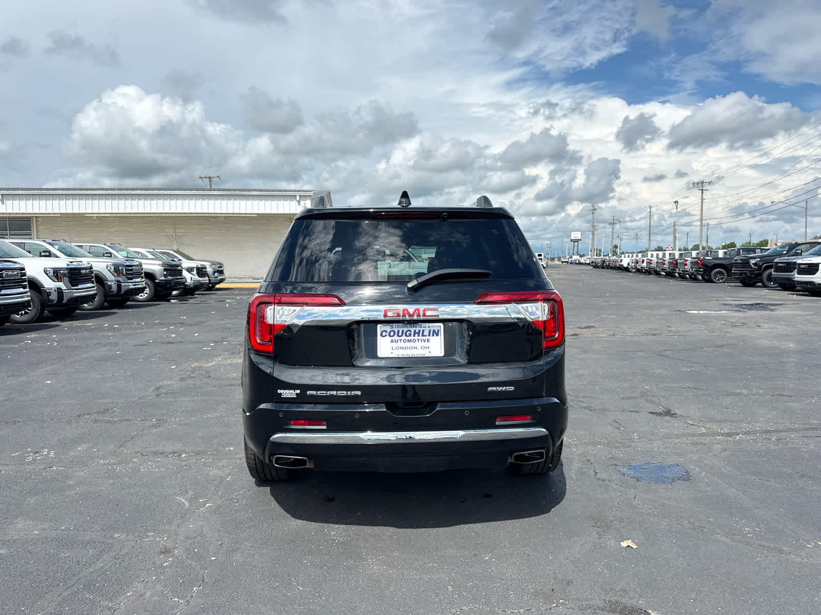 Certified 2023 GMC Acadia Denali w/ Black Diamond Edition AWD/4WD image 4