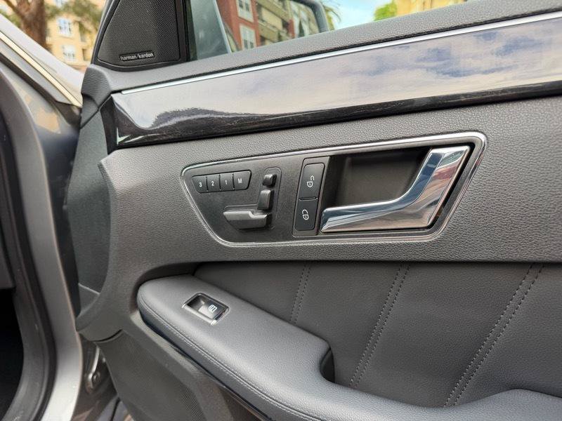 Used 2010 Mercedes-Benz E 550 Sedan image 57