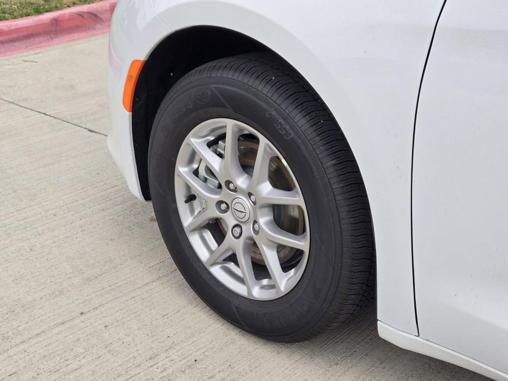 New 2026 Chrysler Voyager LX FWD image 6