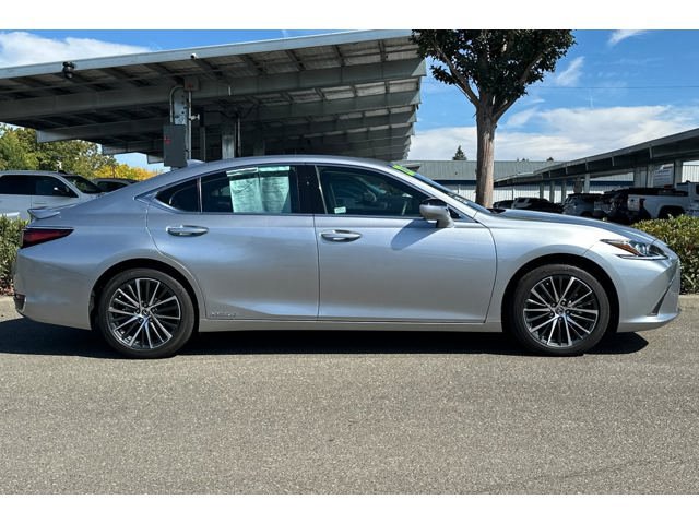 Certified 2022 Lexus ES 300h w/ Premium Package FWD image 3