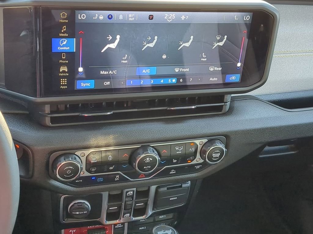 Used 2024 Jeep Wrangler Unlimited image 24