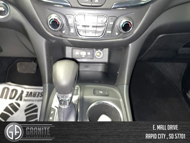 Used 2022 Chevrolet Equinox LT w/ Driver Convenience Package image 18