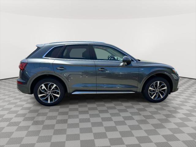 Used 2022 Audi Q5 2.0T Premium w/ Convenience Package AWD/4WD image 2