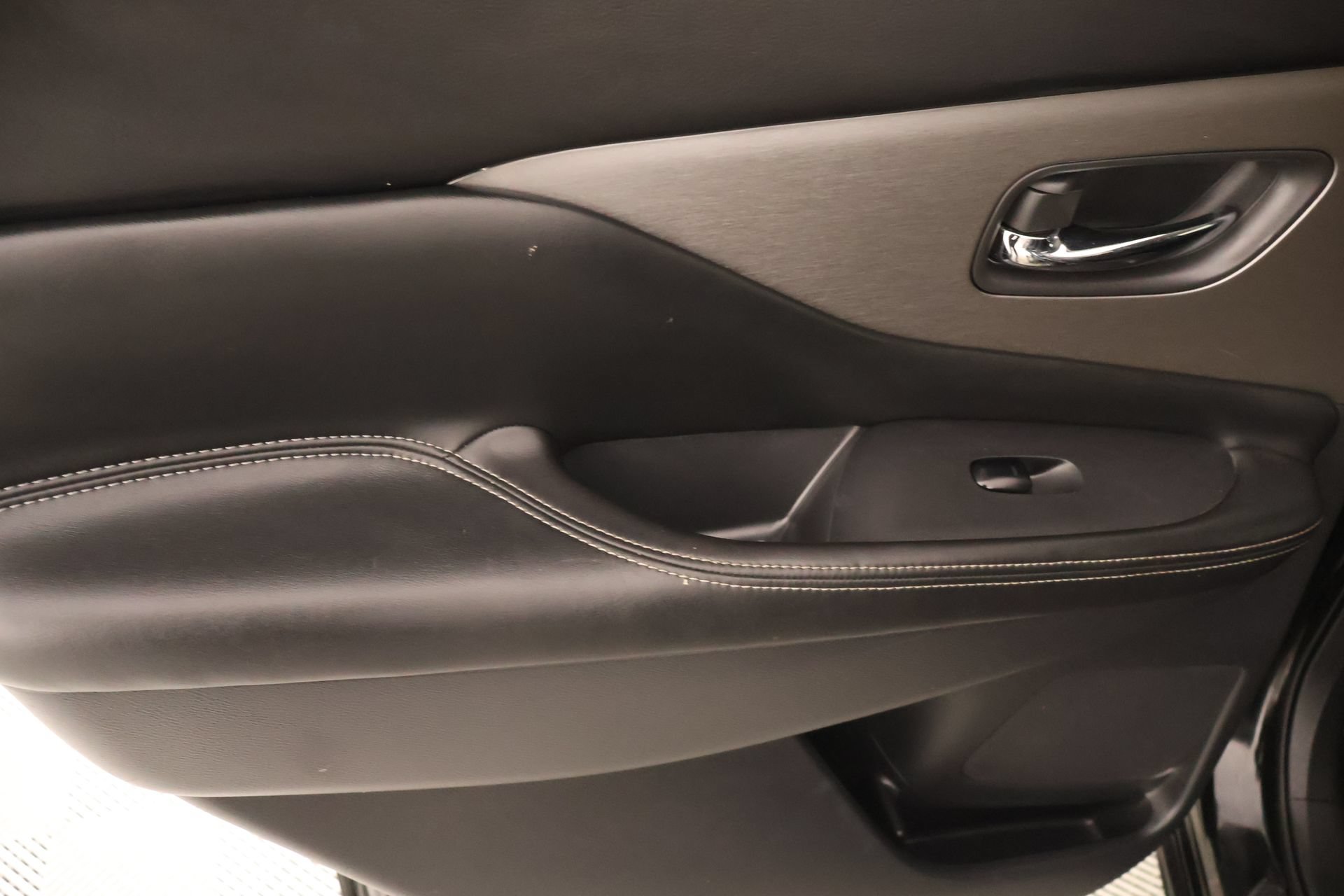 Used 2019 Nissan Murano S FWD image 16
