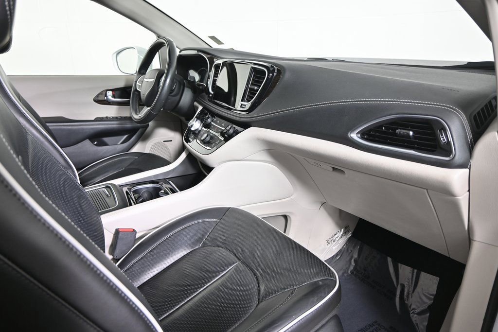 Used 2022 Chrysler Pacifica Limited image 15