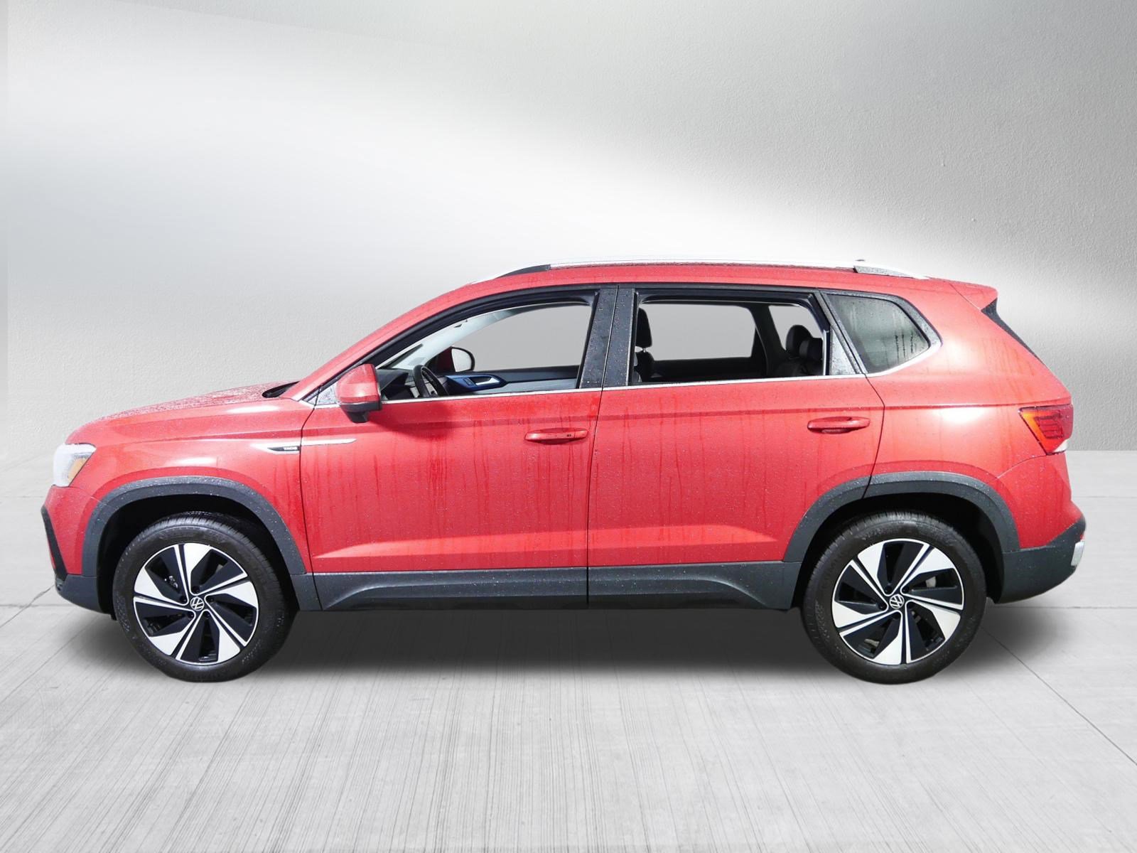 Used 2024 Volkswagen Taos SE image 4