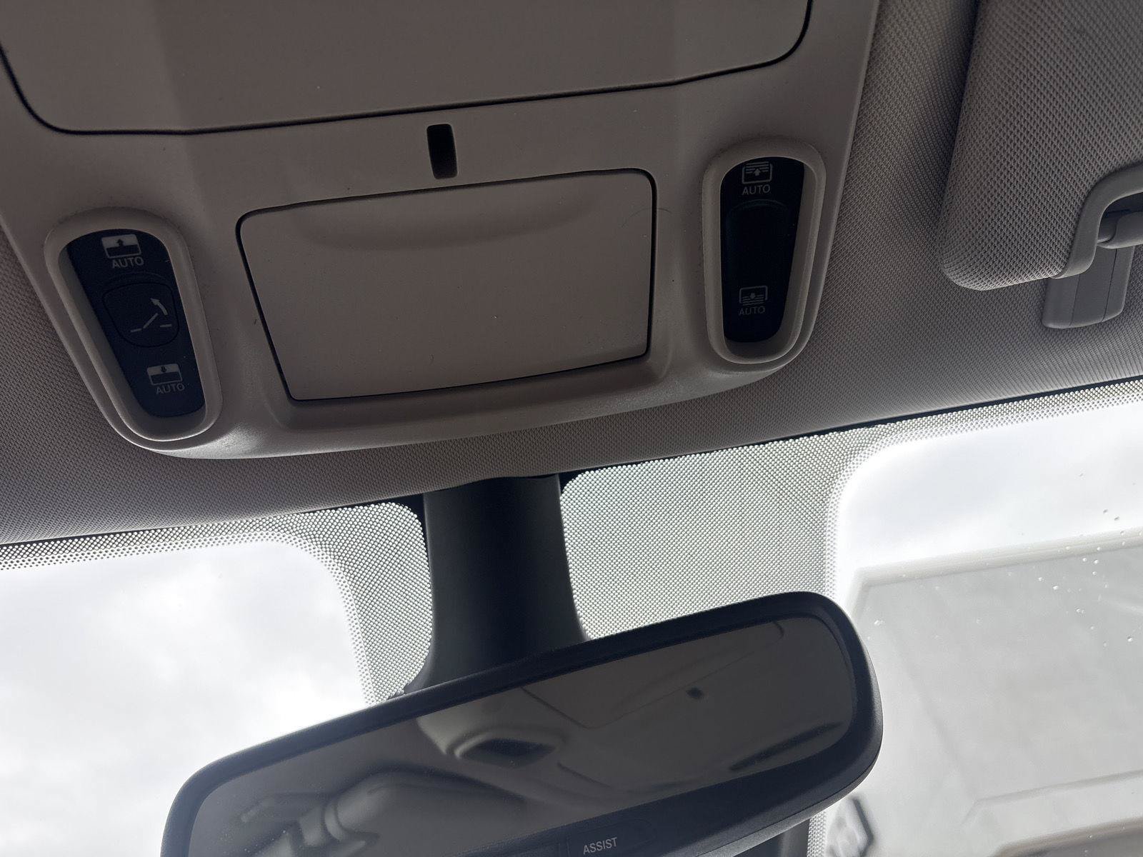 Used 2023 Chrysler Pacifica Limited FWD image 26