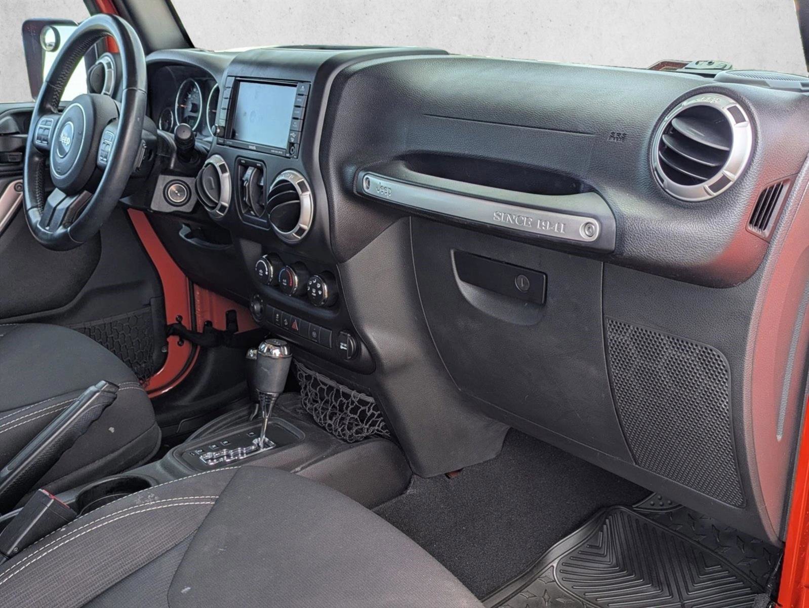 Used 2015 Jeep Wrangler Unlimited Rubicon w/ Connectivity Group AWD/4WD image 19