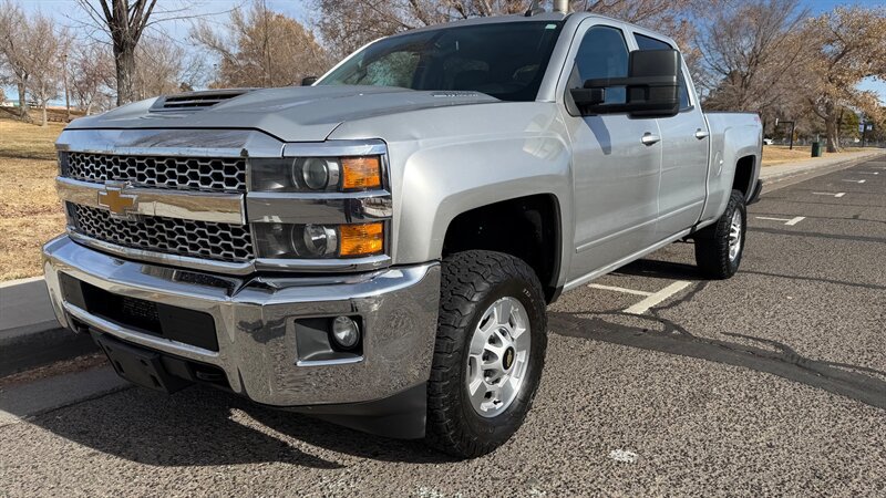 Used 2019 Chevrolet Silverado 2500 LT AWD/4WD image 3