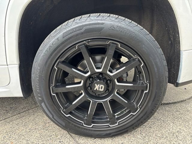 Used 2018 Chevrolet Traverse High Country w/ LPO, 'HIT The Road' Package AWD/4WD image 11